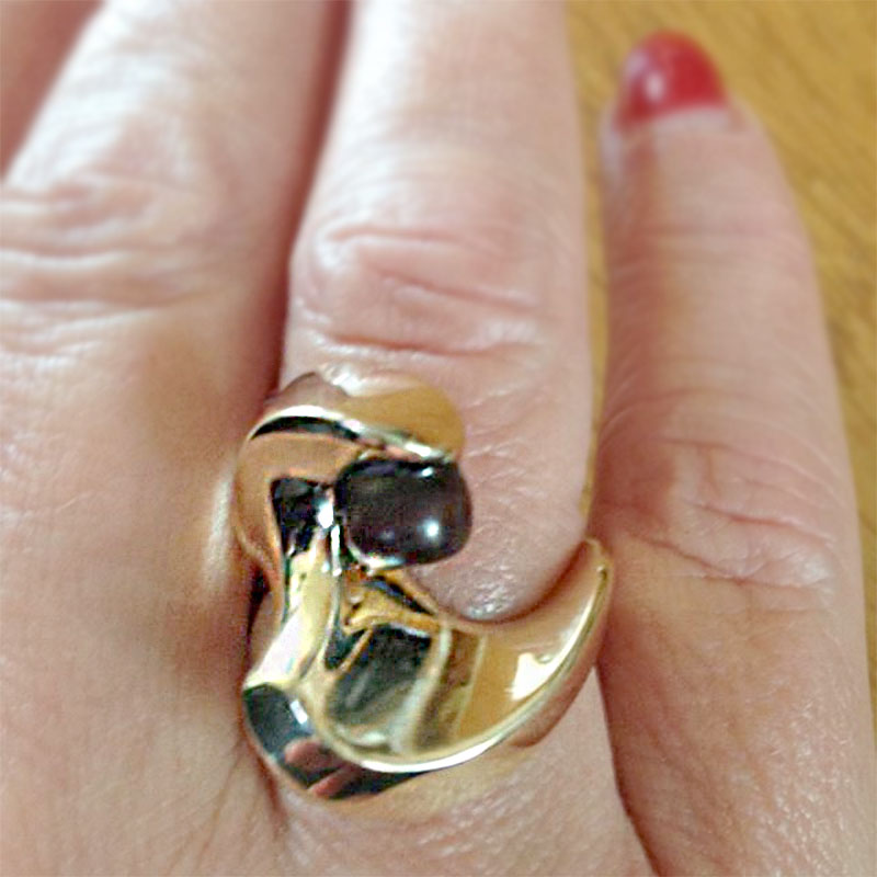 parelring-aan-hand