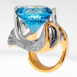 ring met edeltopaas steen van 2cm
