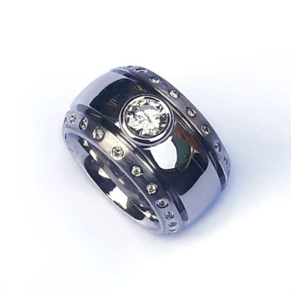 strakke bolle ring van oud goud