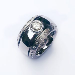 strakke bolle ring van oud goud