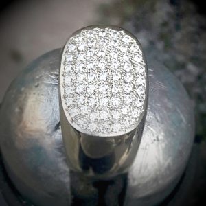 witgouden ring met 59 briljanten