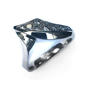 speelse ring van oud goud