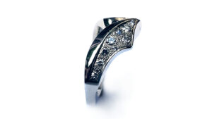 speelse ring van oud goud